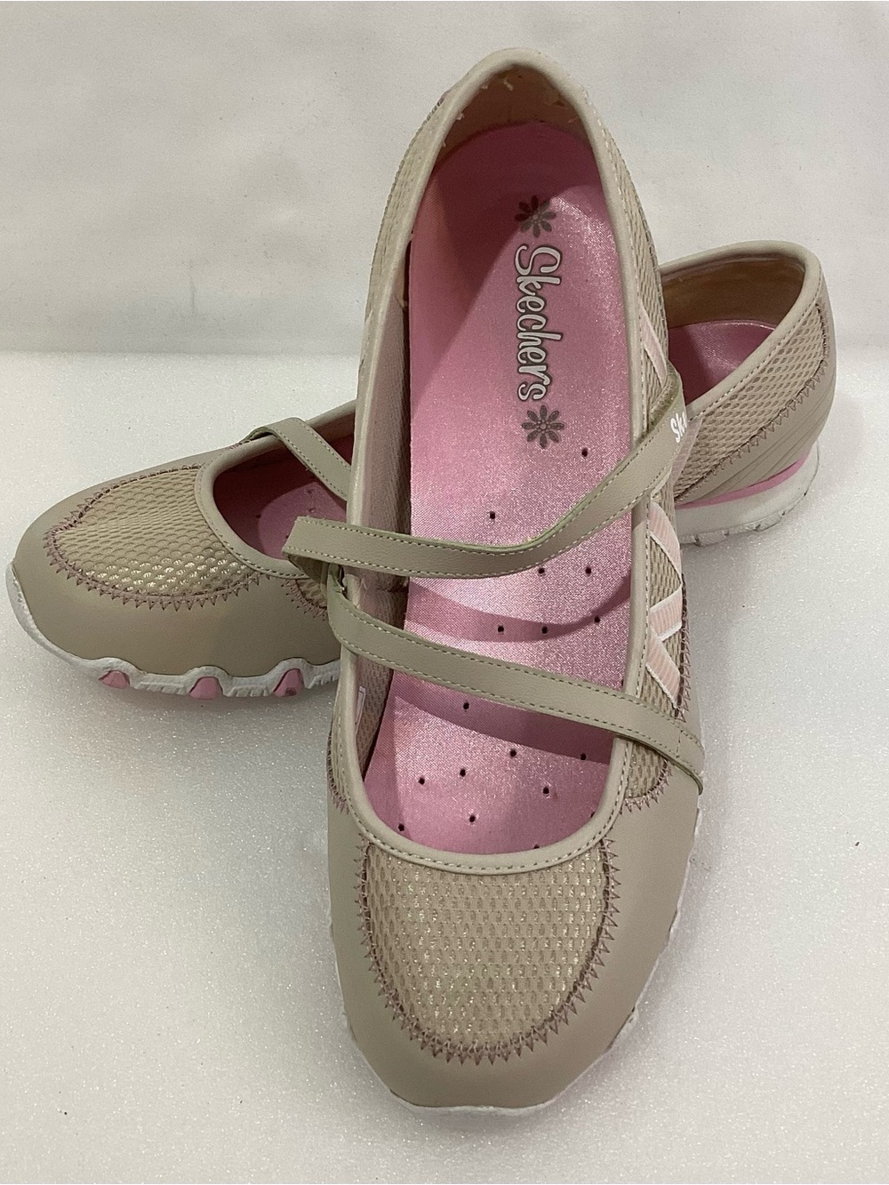 Skechers Woman’s Sneakers Size 10 Leather/ Synthetic Beige/ Pink w Straps